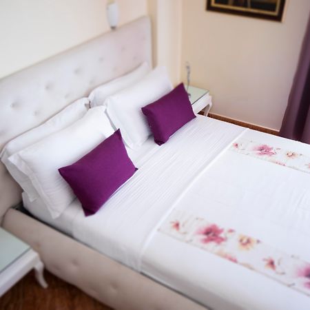 Hotel Oasis Sarandë エクステリア 写真