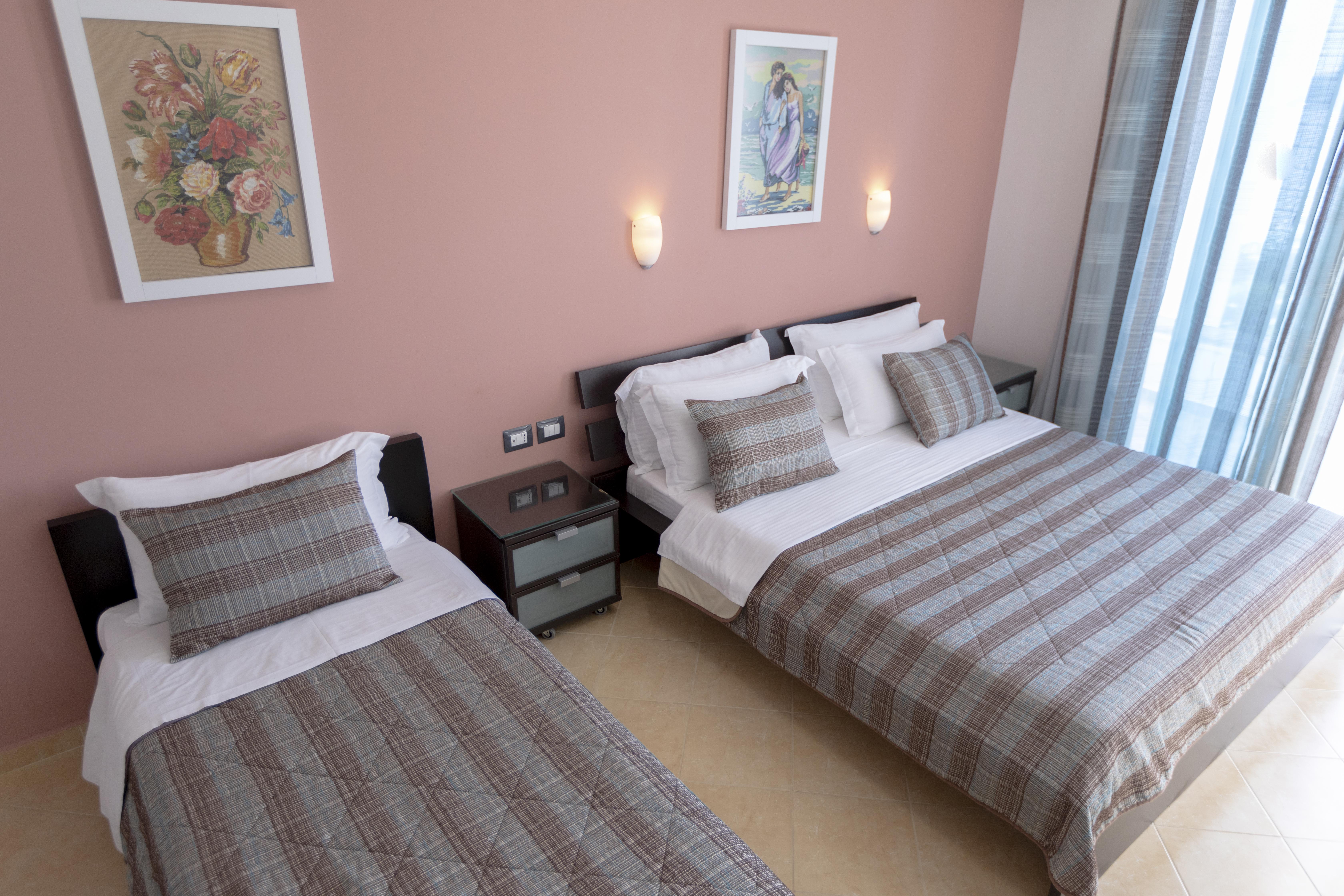 Hotel Oasis Sarandë エクステリア 写真