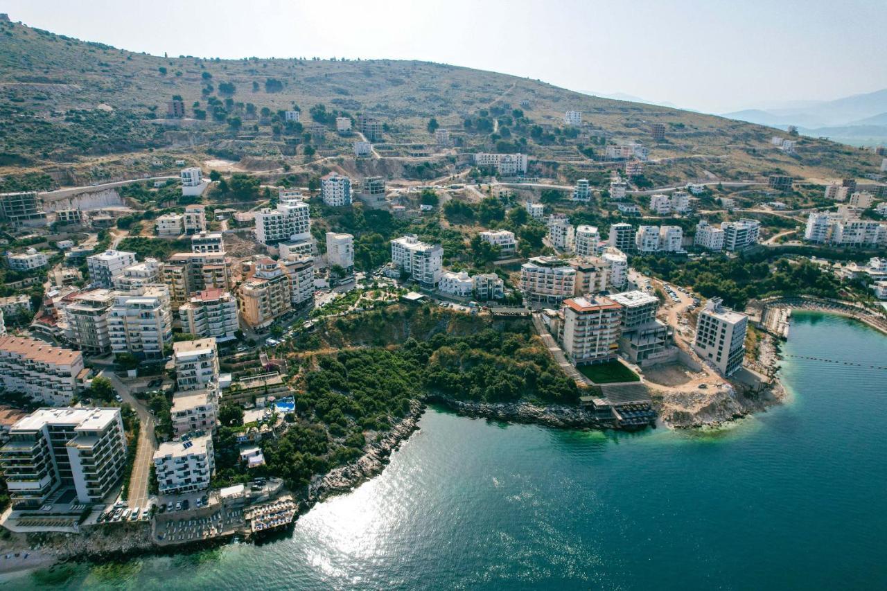 Hotel Oasis Sarandë エクステリア 写真