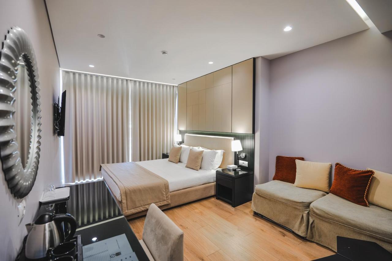 Hotel Oasis Sarandë エクステリア 写真