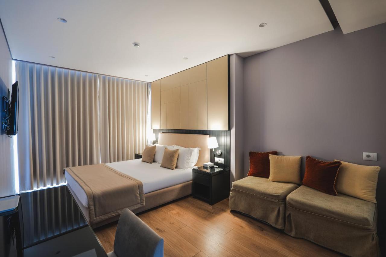 Hotel Oasis Sarandë エクステリア 写真