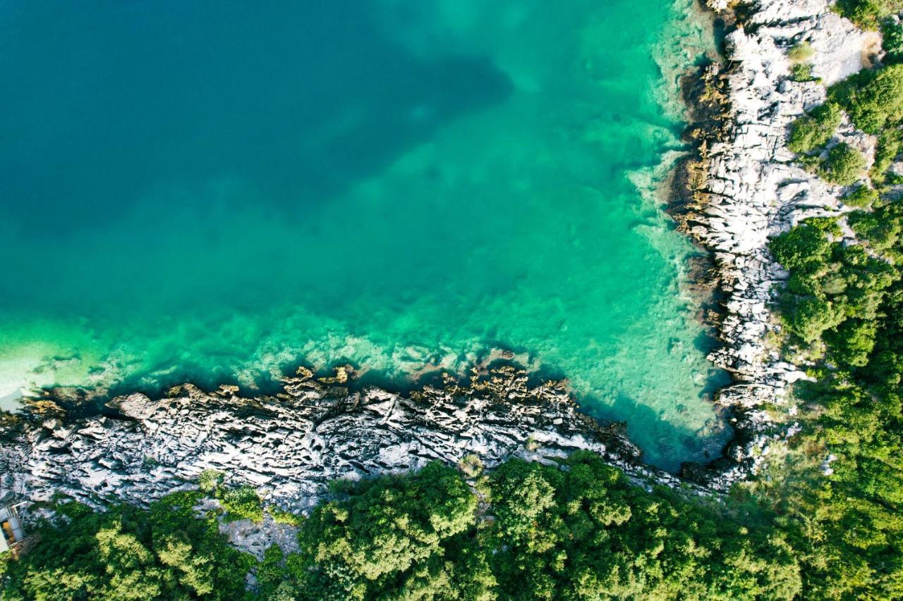 Hotel Oasis Sarandë エクステリア 写真