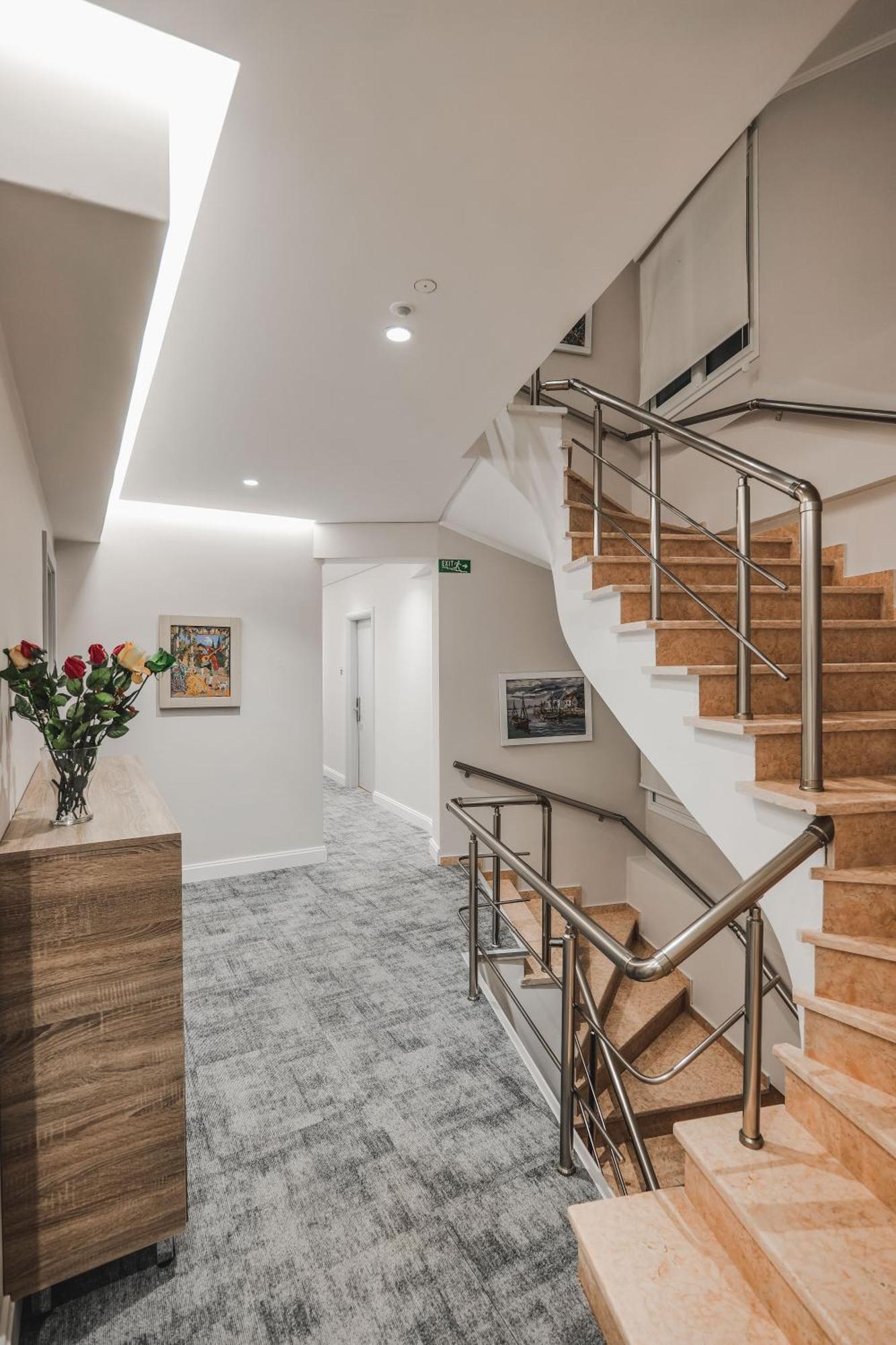 Hotel Oasis Sarandë エクステリア 写真