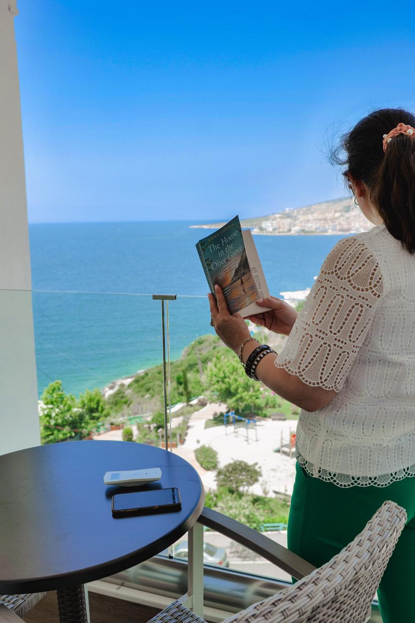 Hotel Oasis Sarandë エクステリア 写真