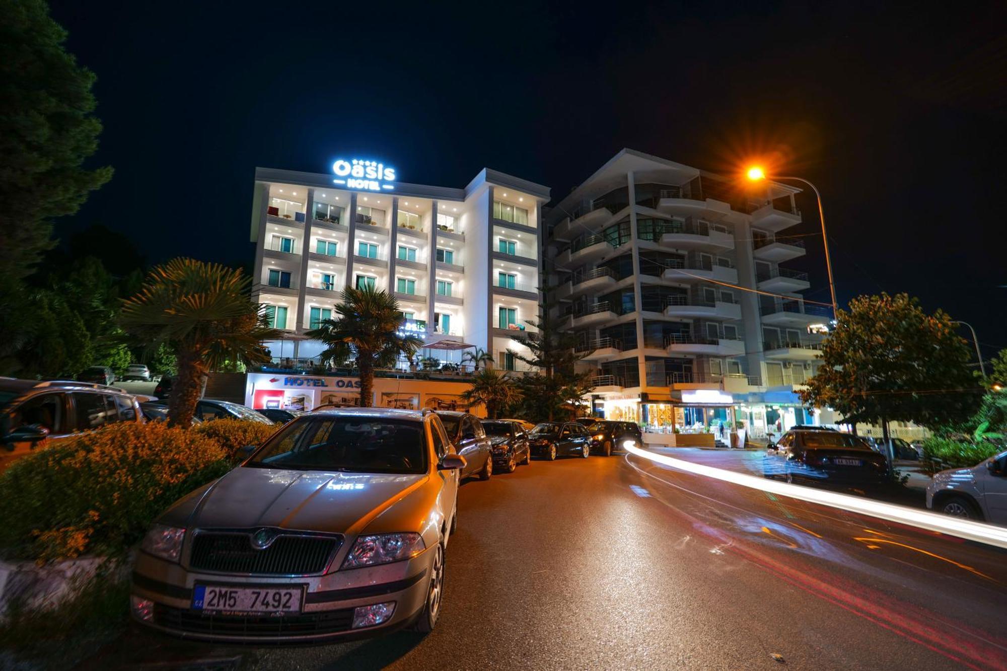 Hotel Oasis Sarandë エクステリア 写真