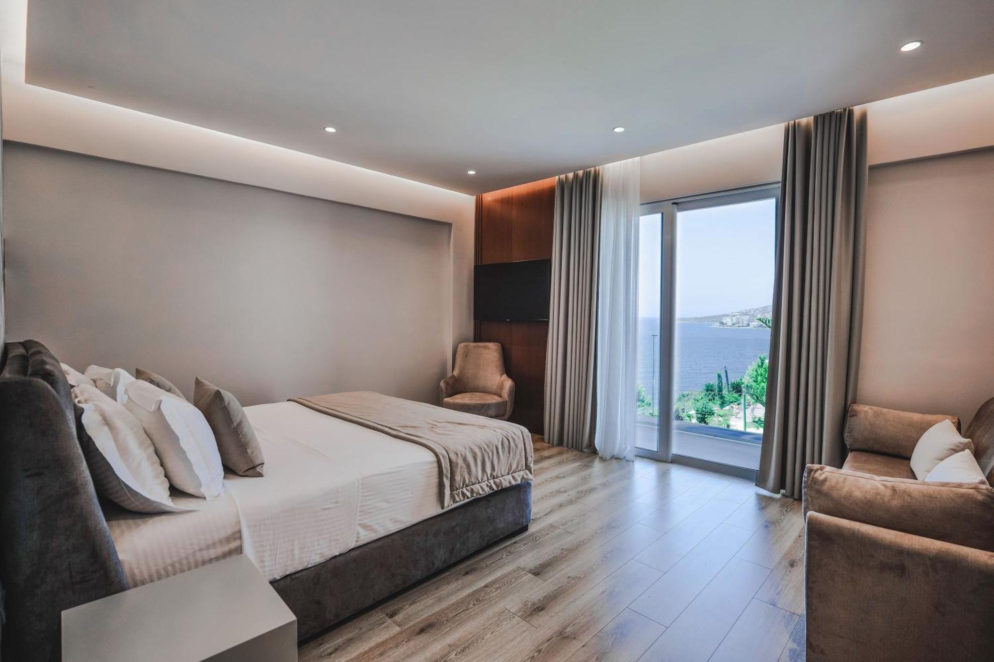 Hotel Oasis Sarandë エクステリア 写真