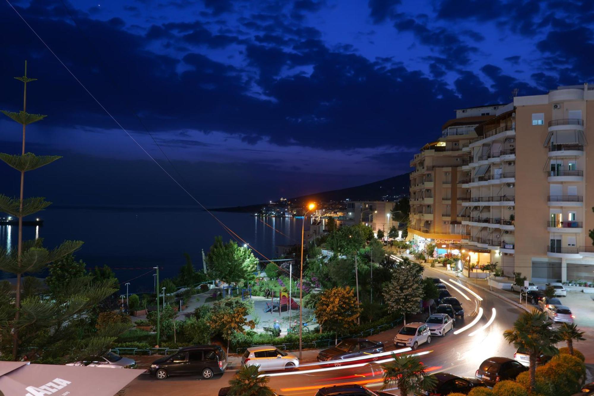 Hotel Oasis Sarandë エクステリア 写真