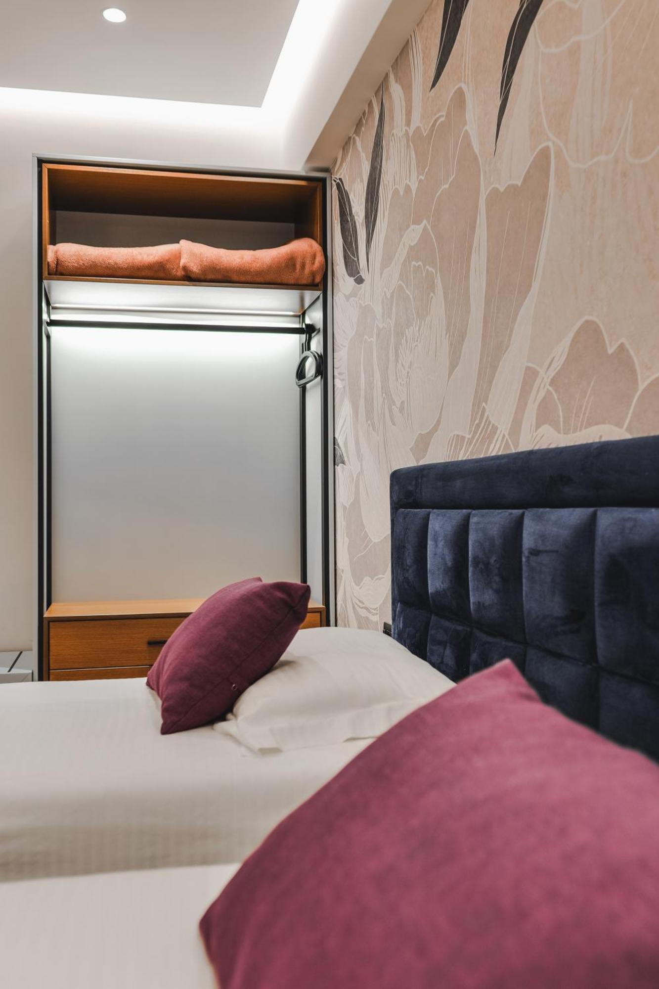 Hotel Oasis Sarandë エクステリア 写真