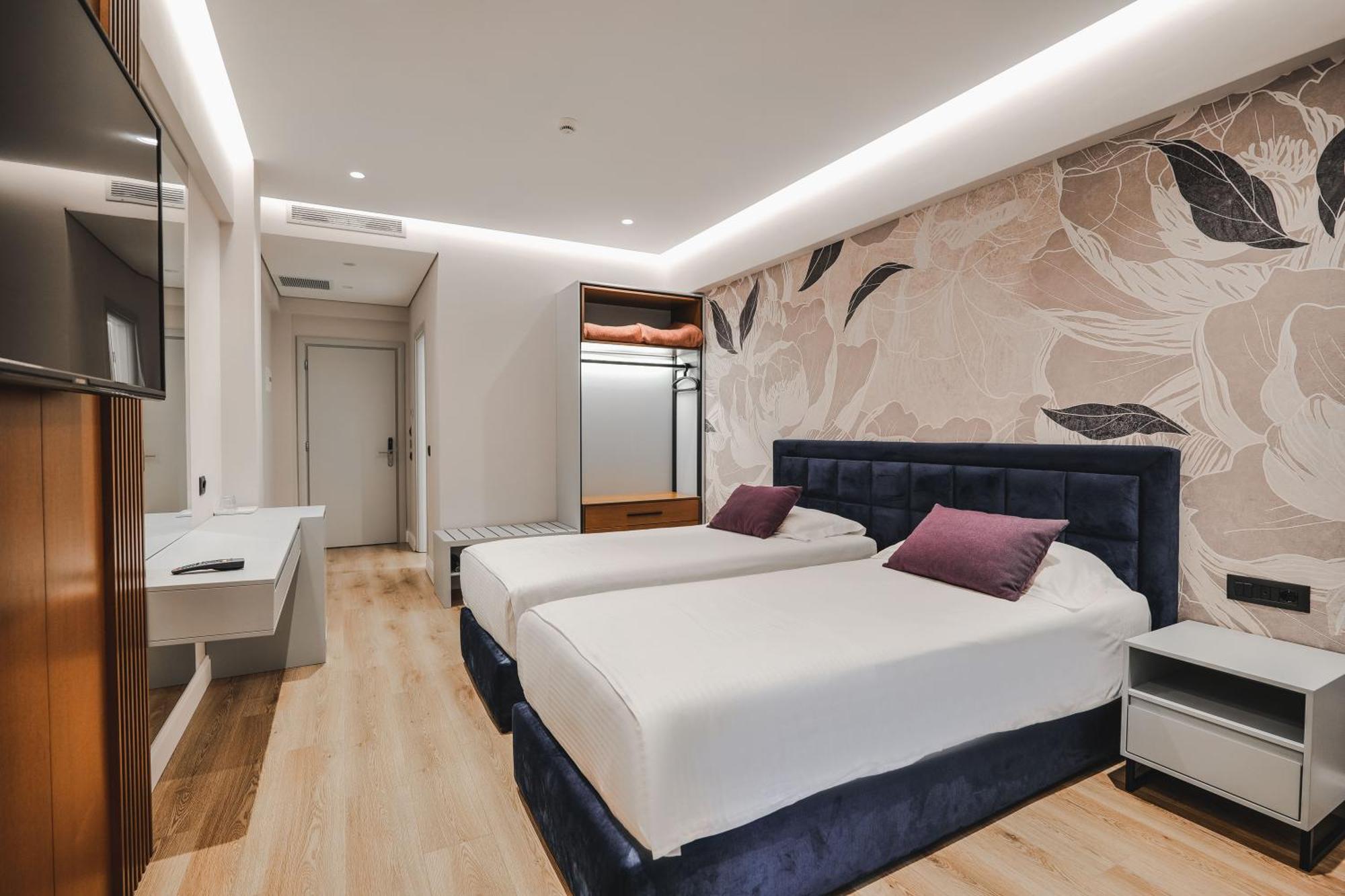 Hotel Oasis Sarandë エクステリア 写真