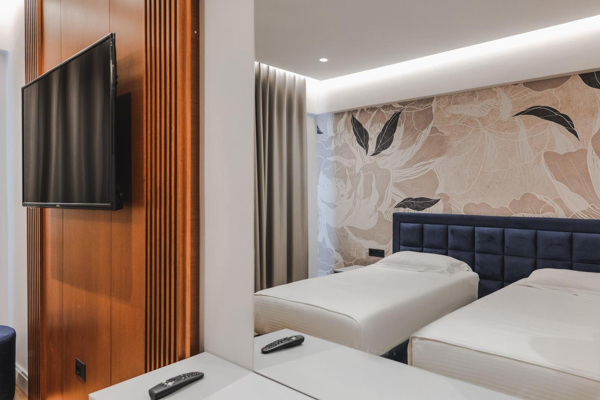 Hotel Oasis Sarandë エクステリア 写真