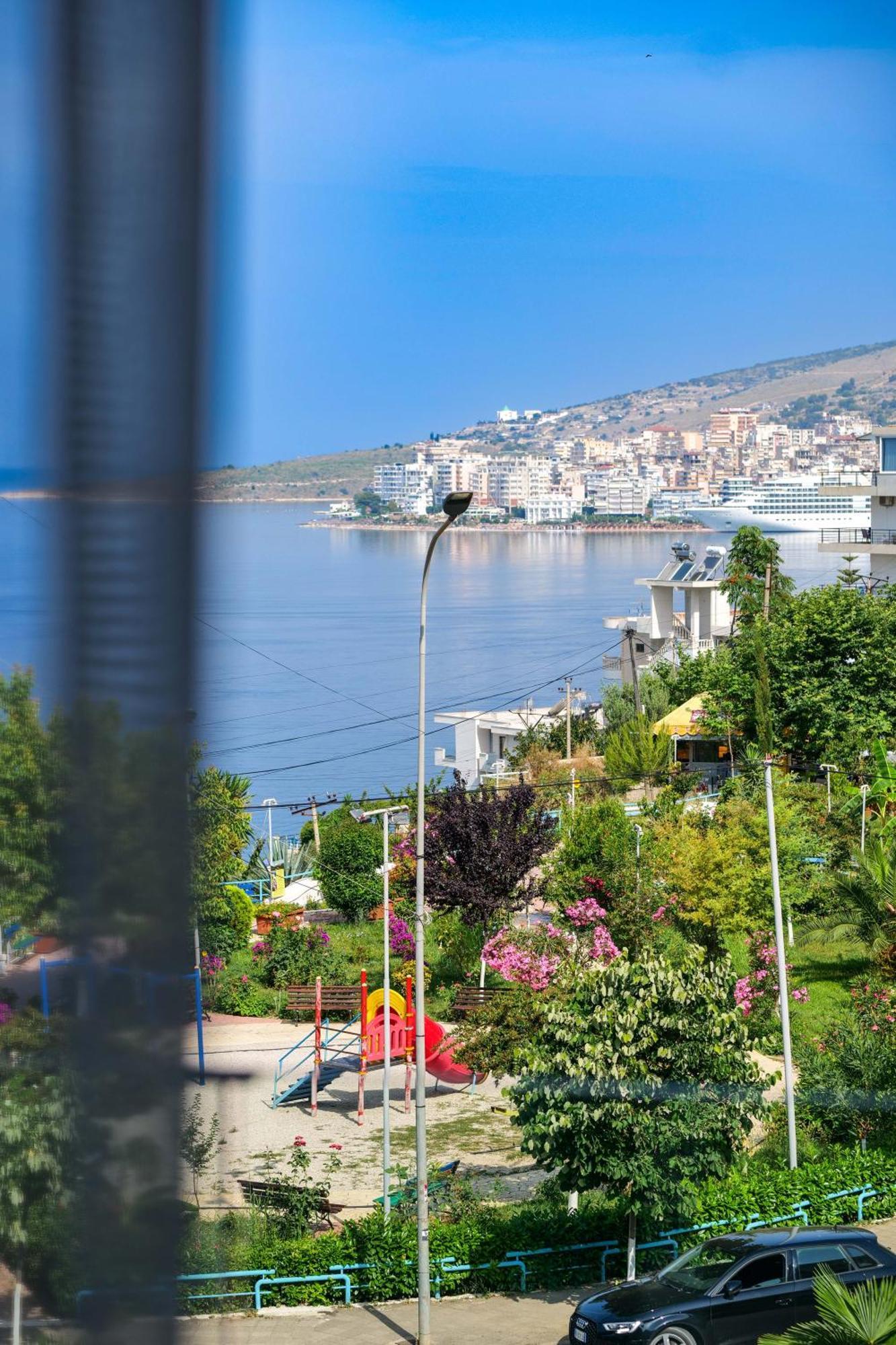 Hotel Oasis Sarandë エクステリア 写真