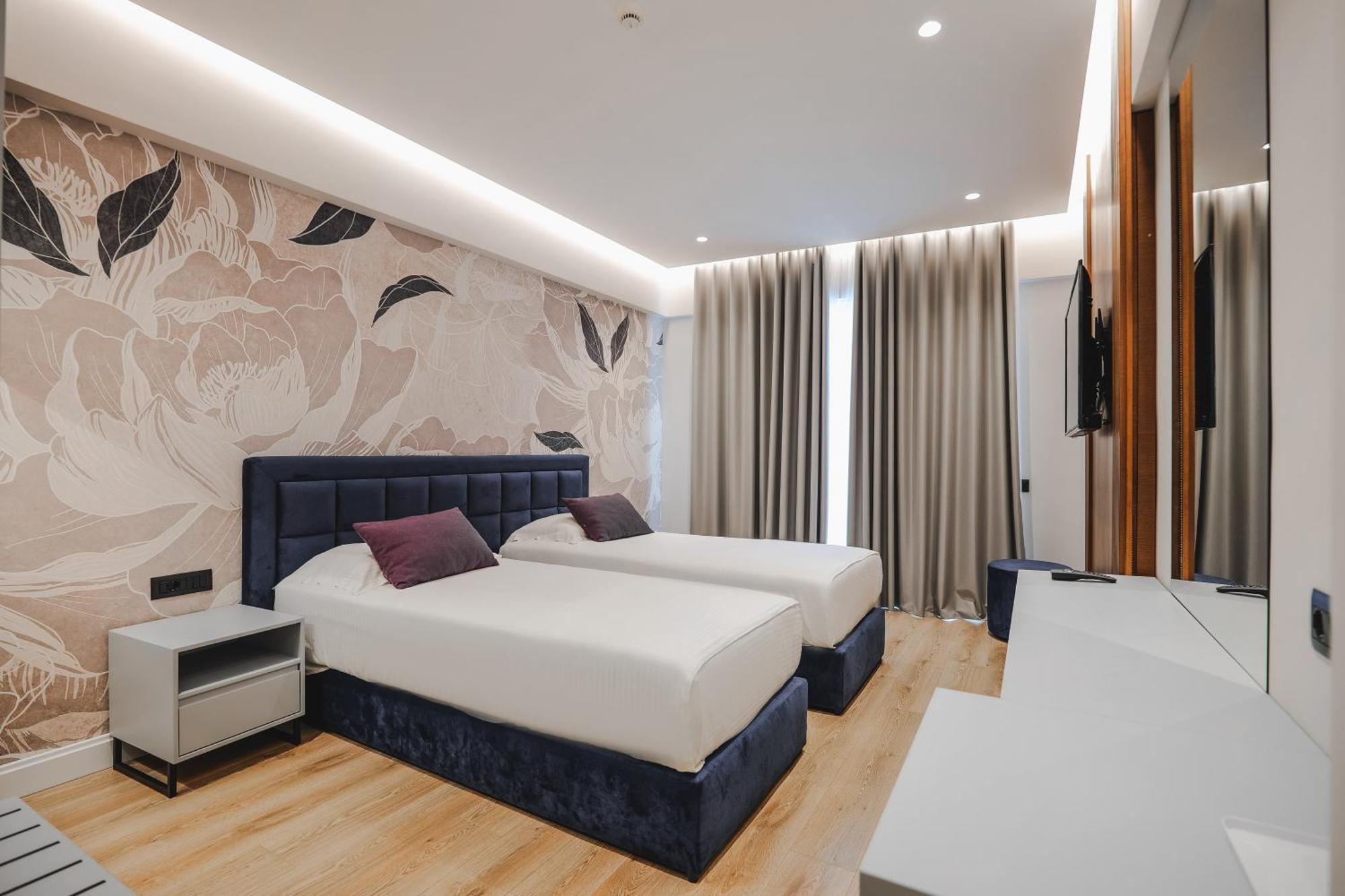 Hotel Oasis Sarandë エクステリア 写真