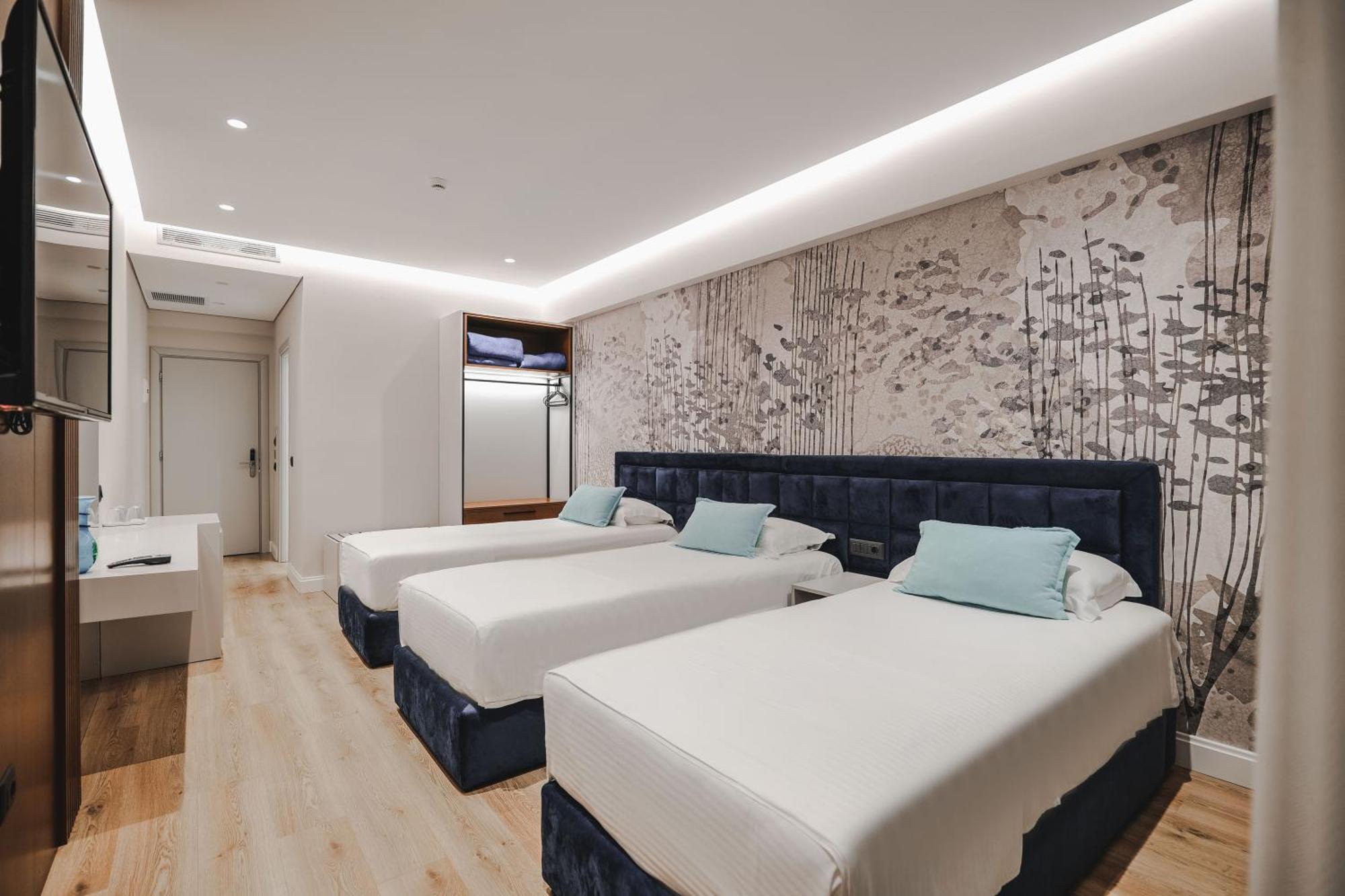 Hotel Oasis Sarandë エクステリア 写真