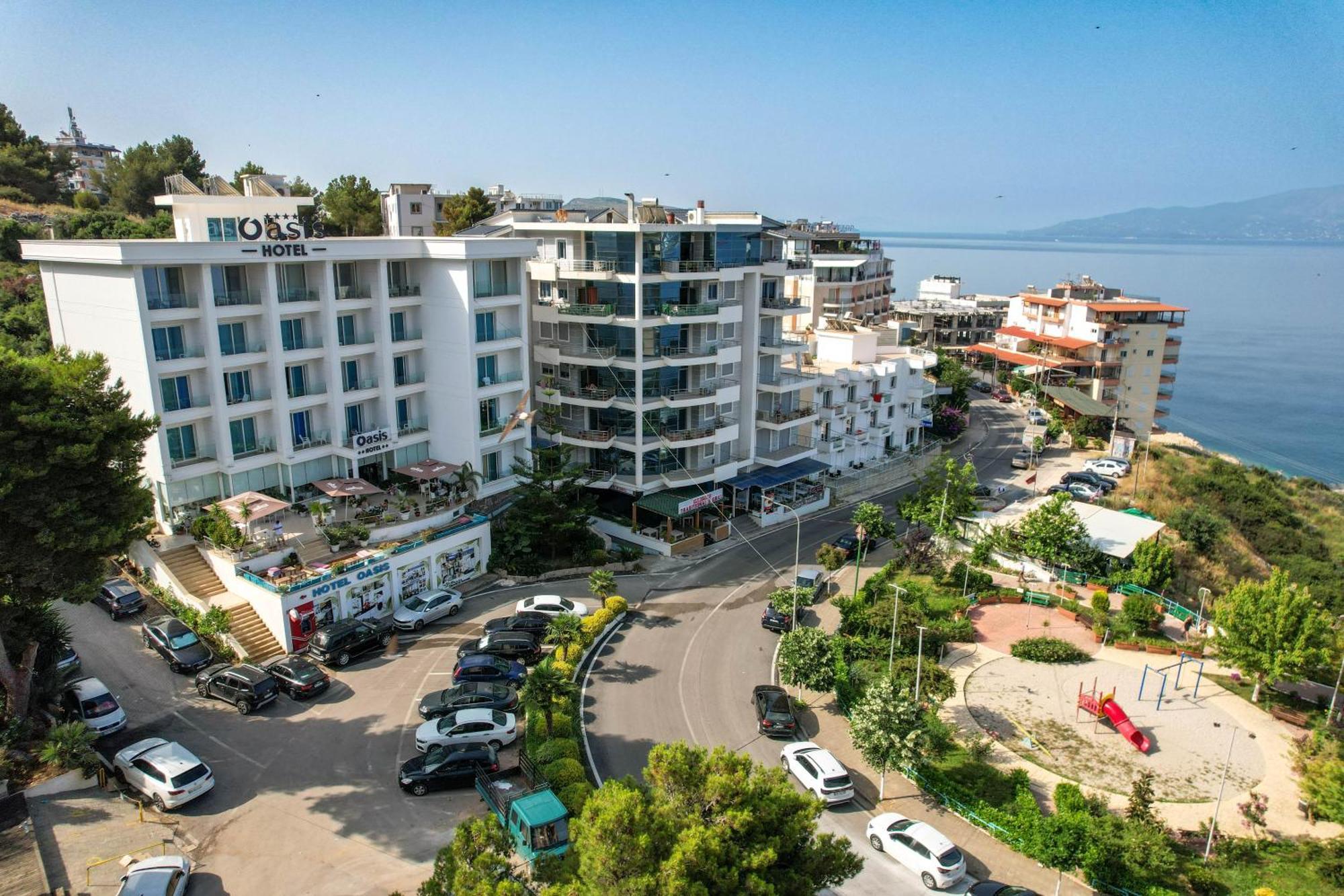 Hotel Oasis Sarandë エクステリア 写真