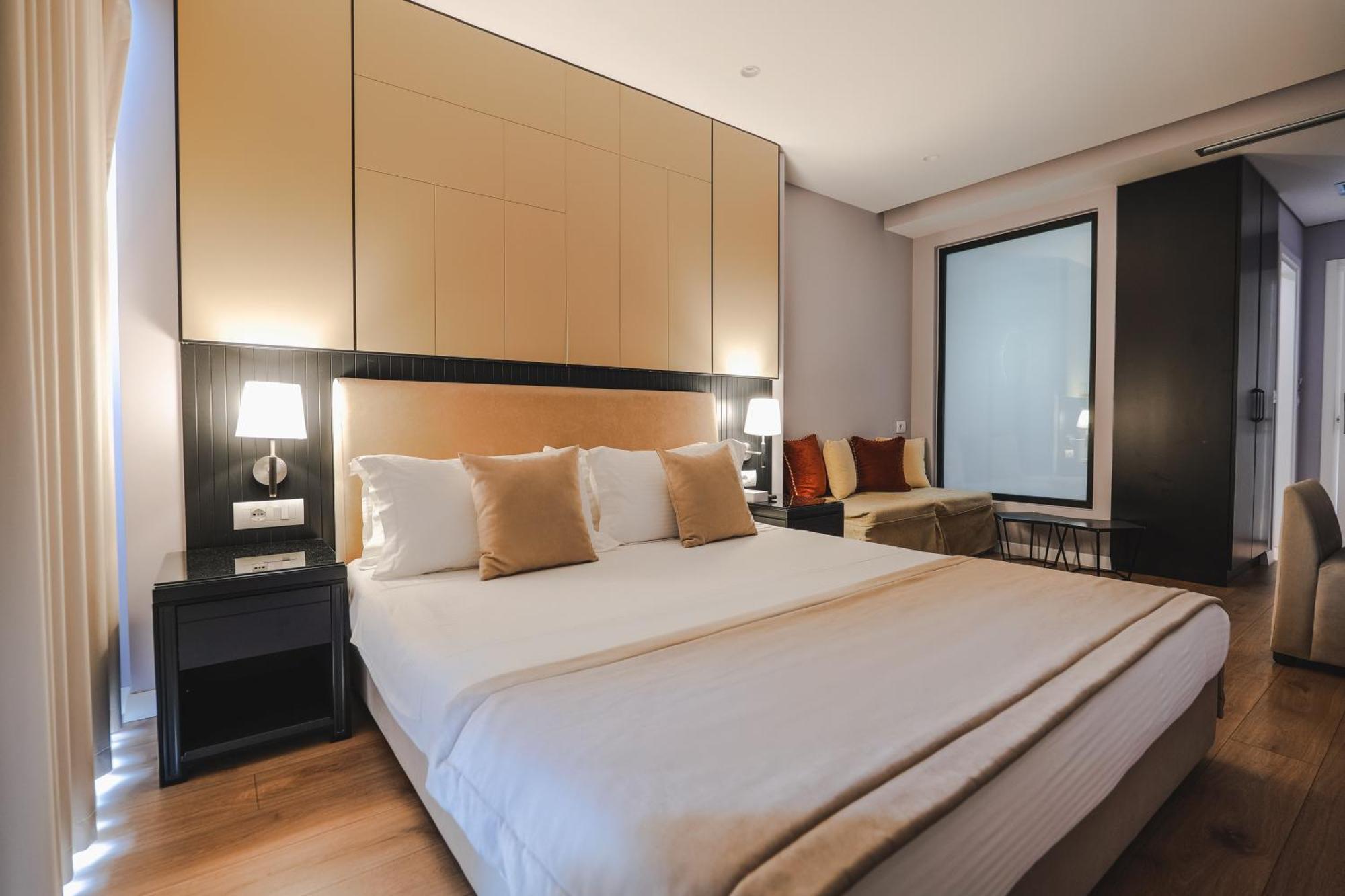 Hotel Oasis Sarandë エクステリア 写真