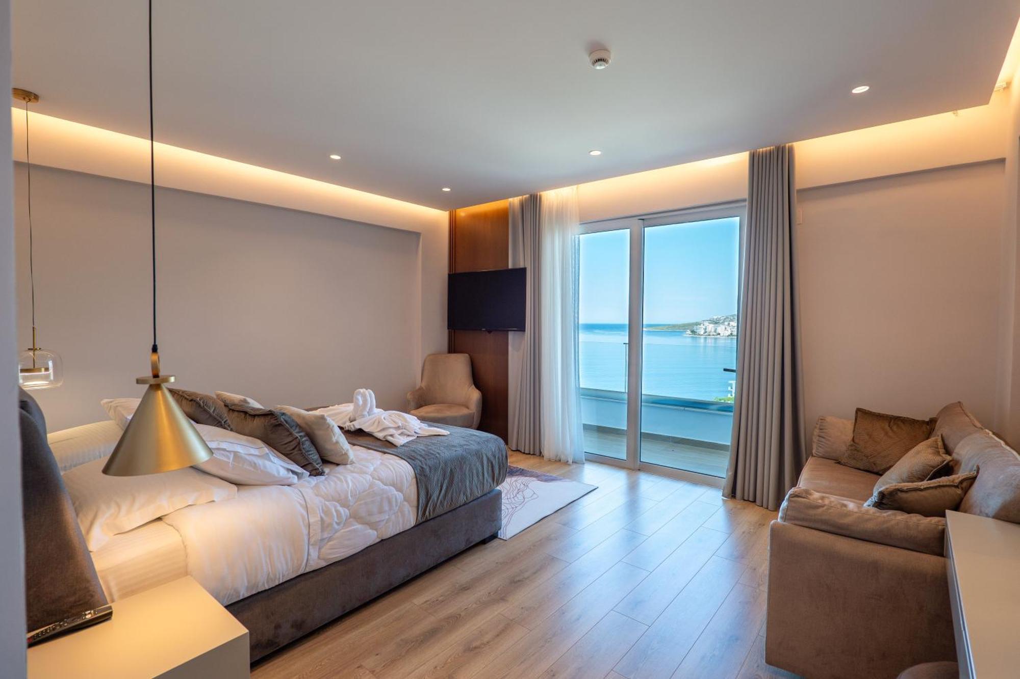 Hotel Oasis Sarandë エクステリア 写真
