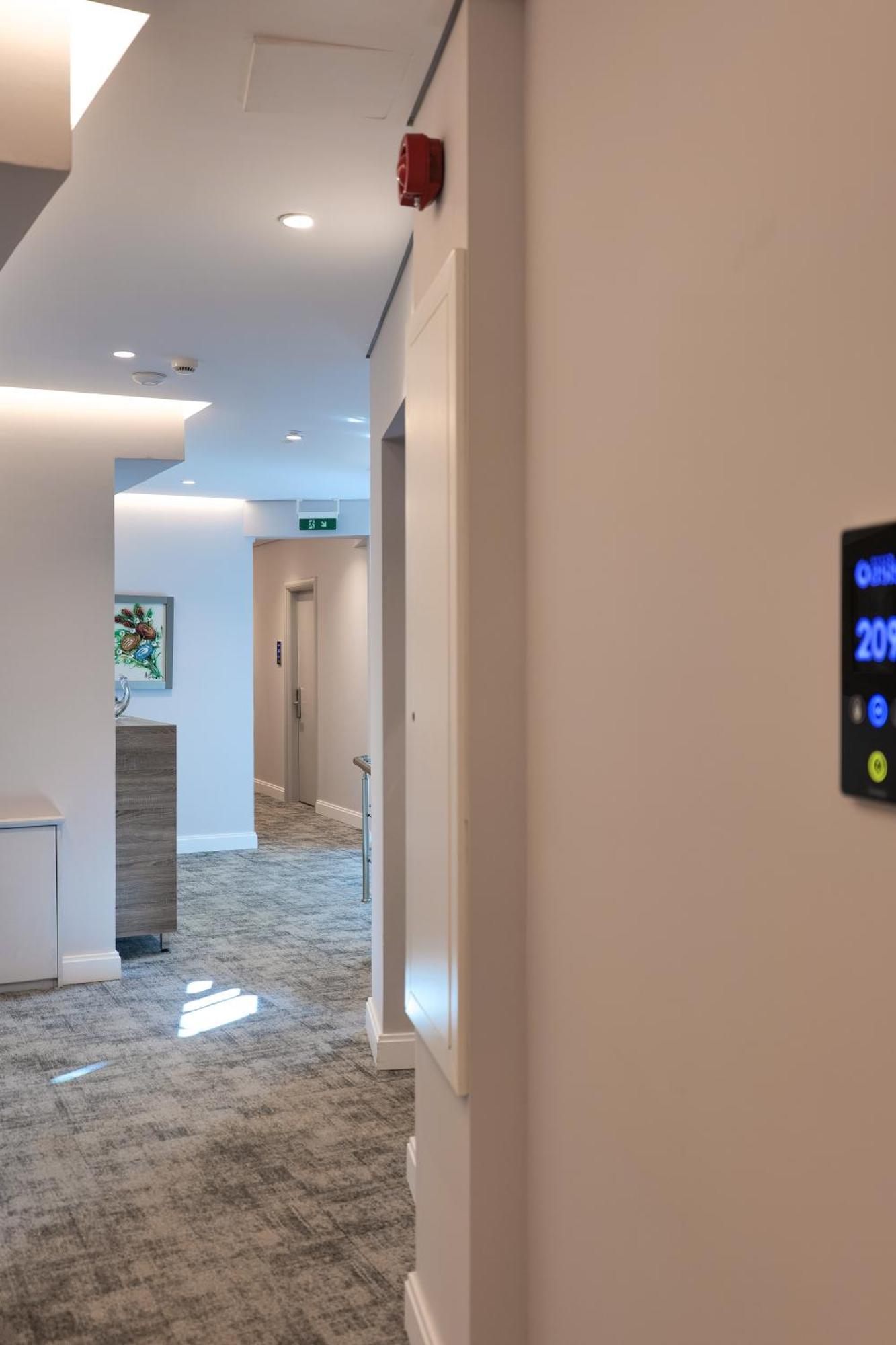 Hotel Oasis Sarandë エクステリア 写真