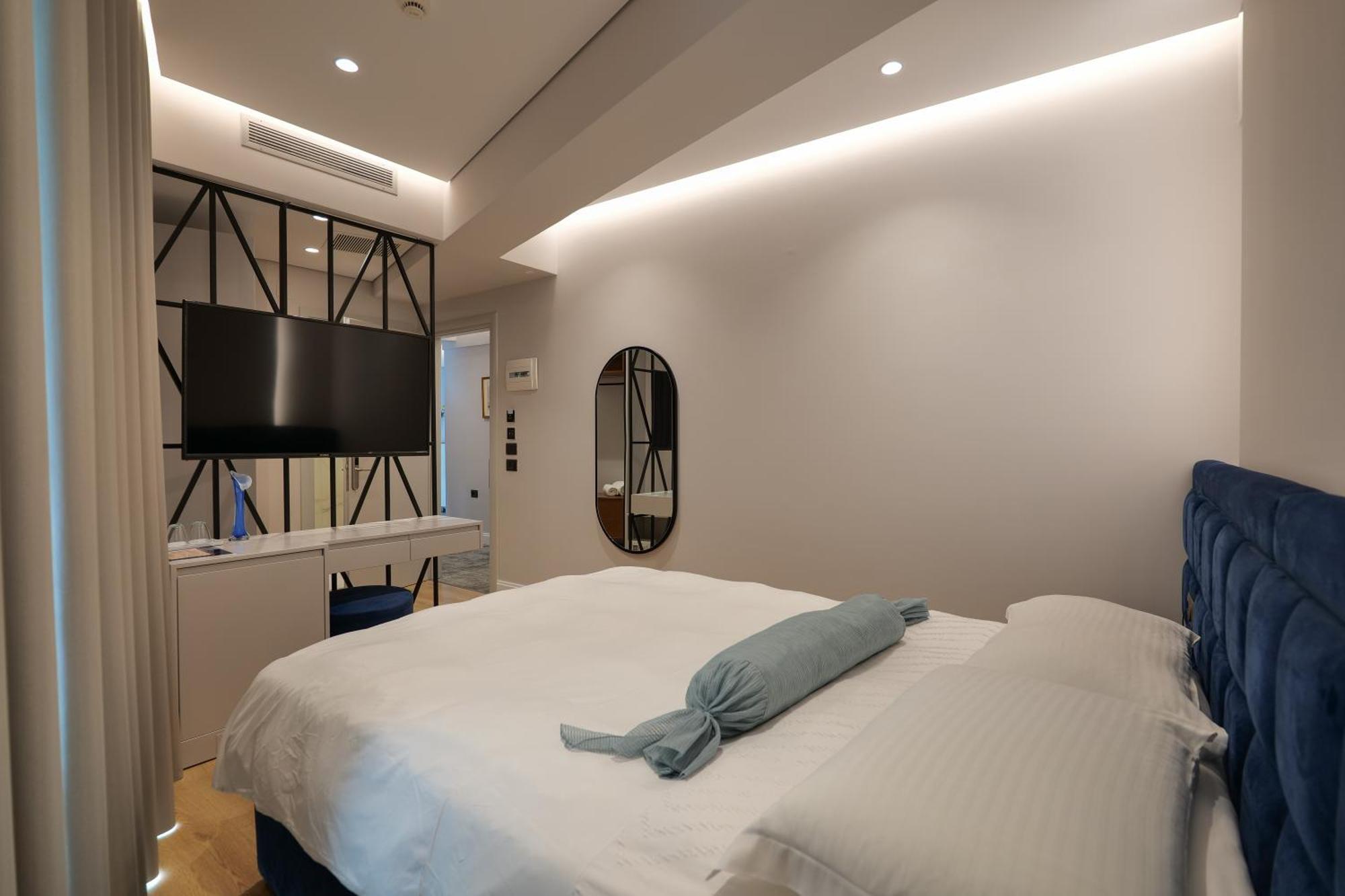 Hotel Oasis Sarandë エクステリア 写真